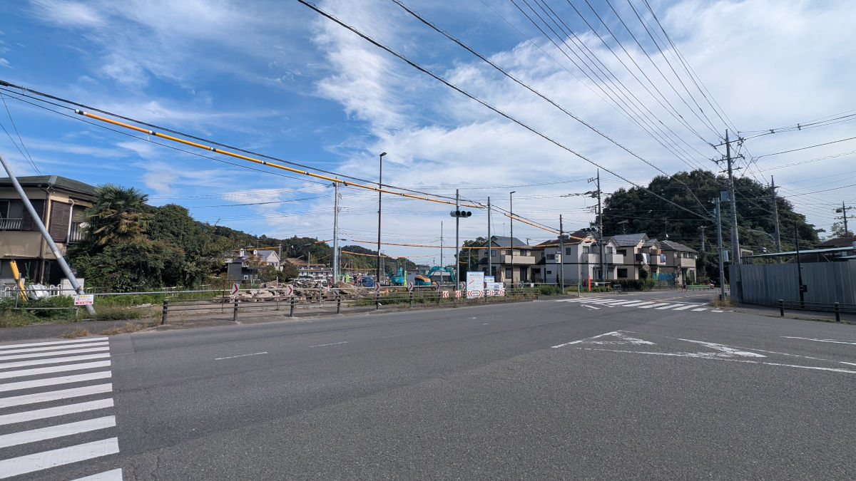 都道61号山田宮の前線と交差する事業区間西端の様子