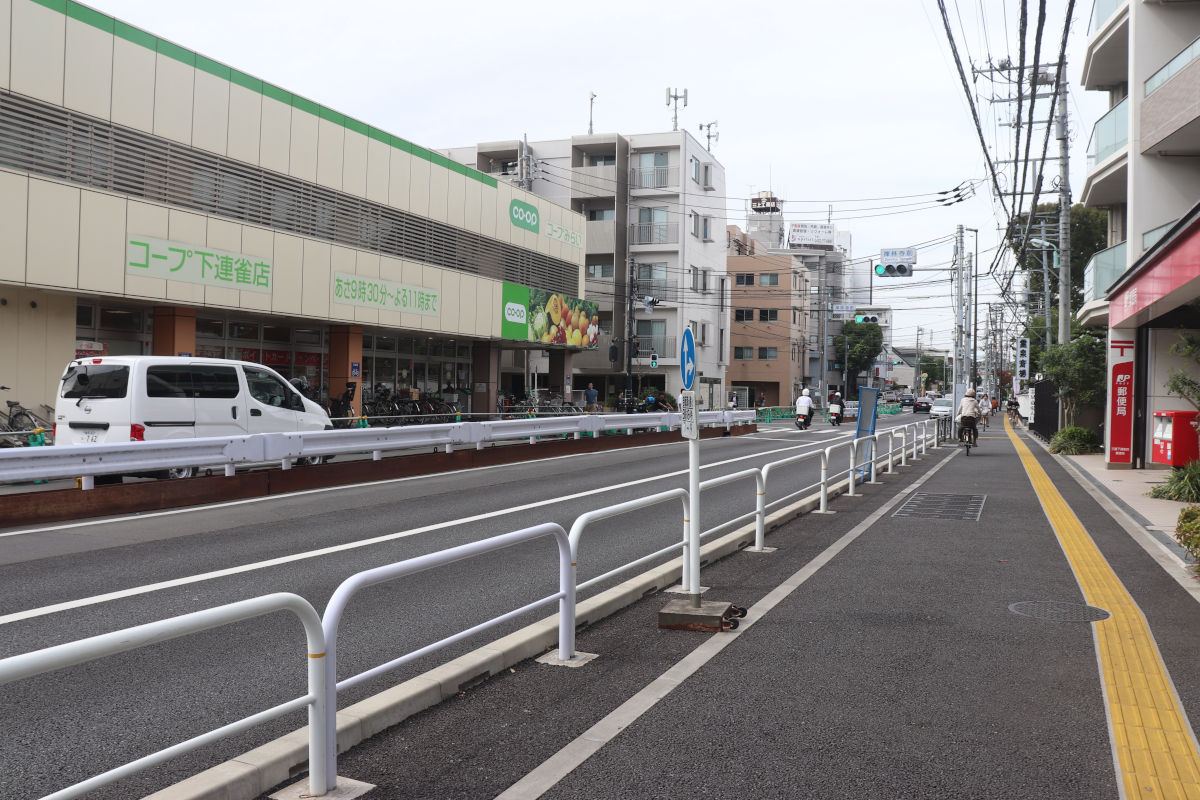 コープみらい下連雀店前の様子