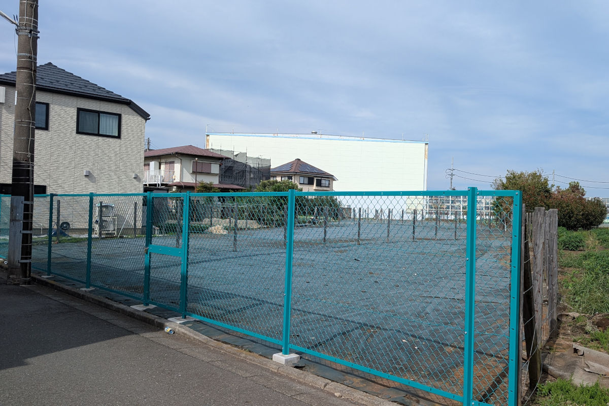 中央道と交わる付近の南側