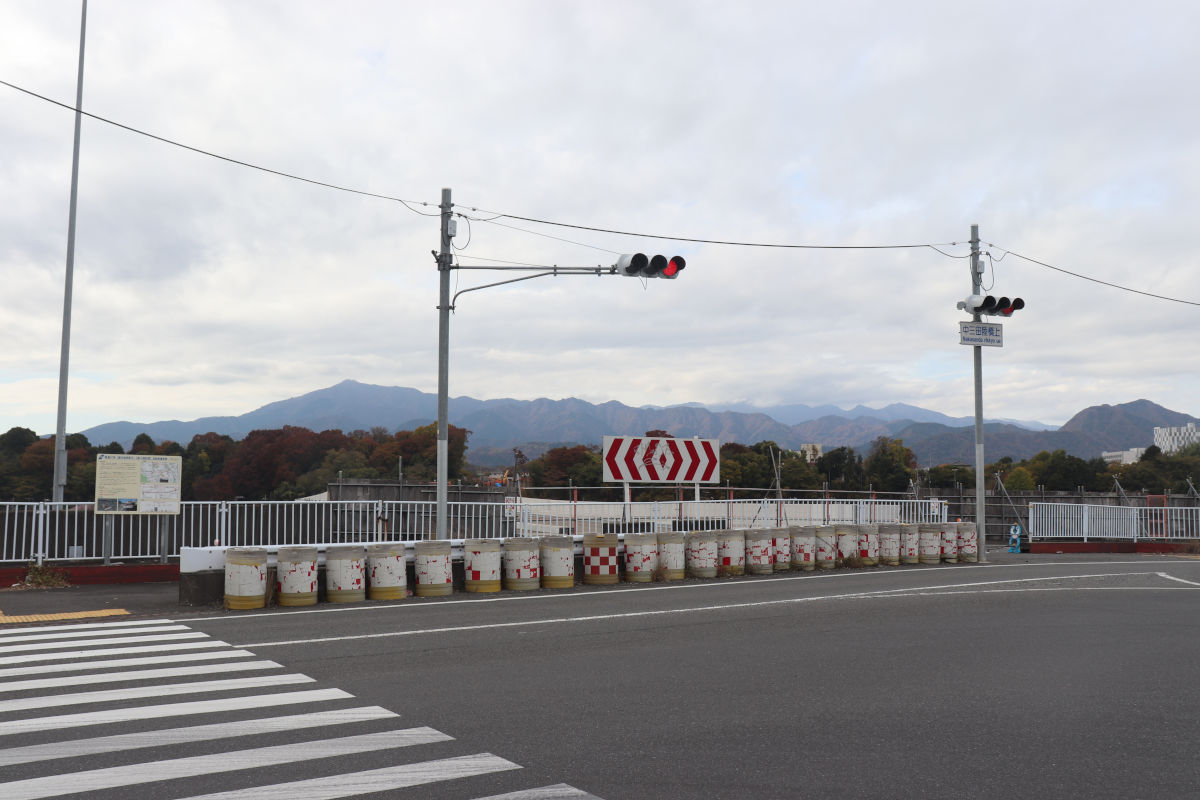 事業区間東端の中三田陸橋上交差点