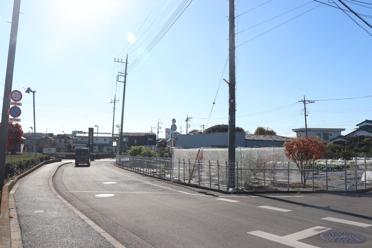 幸右衛門茶舗駐車場の北側