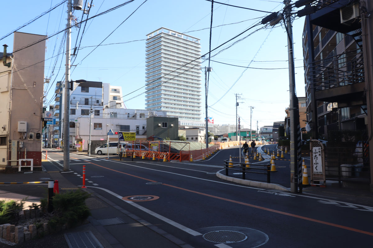 都道128号との接続部